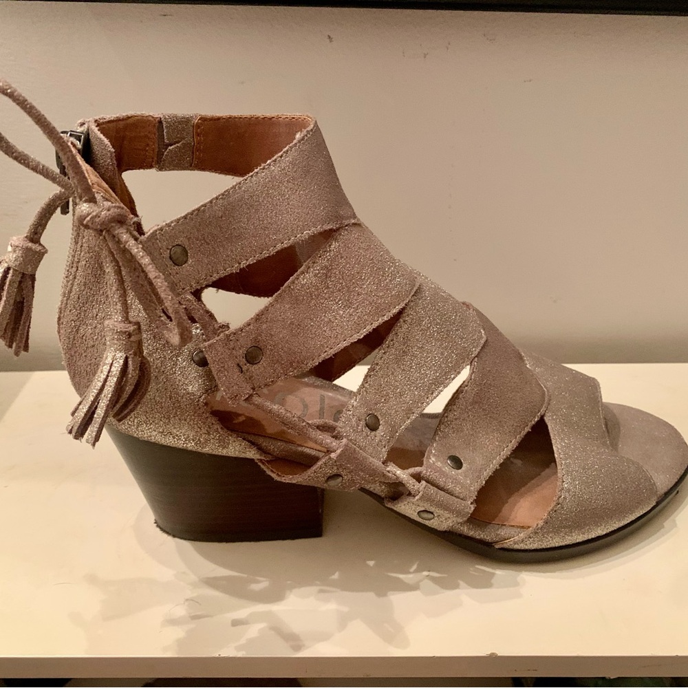 Nicole Tatiana silver grey gladiator sandals size 9